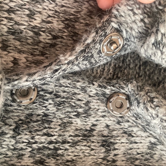 BCBG Max Azria Grey chunky wool blend knit jacket style sweater, belted, size L - Picture 11 of 12